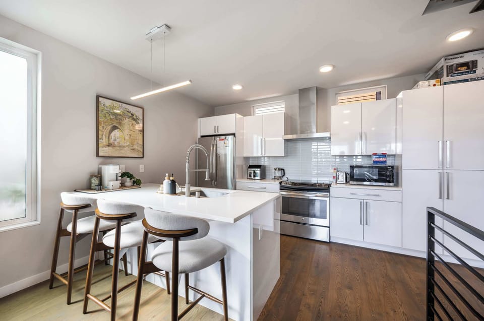 Kitchen Close-Up – Fully stocked kitchen with all the essentials for your stay.