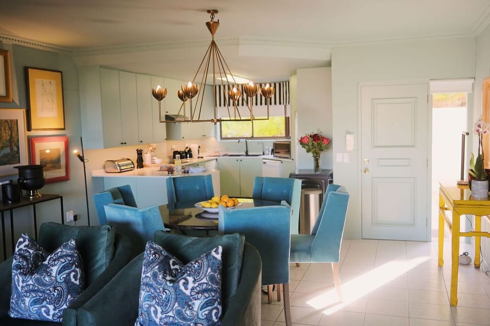 Well-equipped kitchen and dining