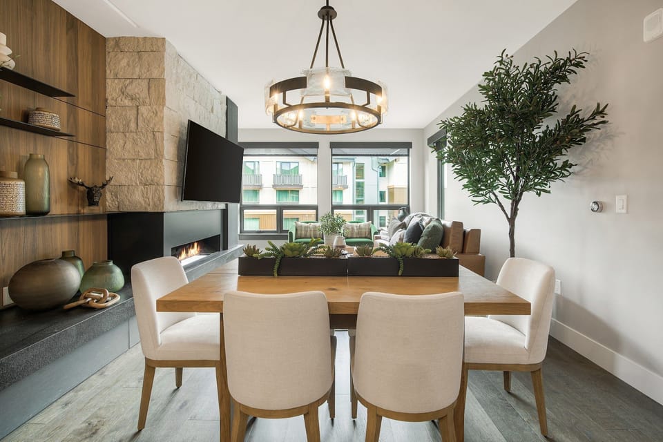 Flowing open layout where the lounge and dining areas blend naturally — great for groups who want to stay connected