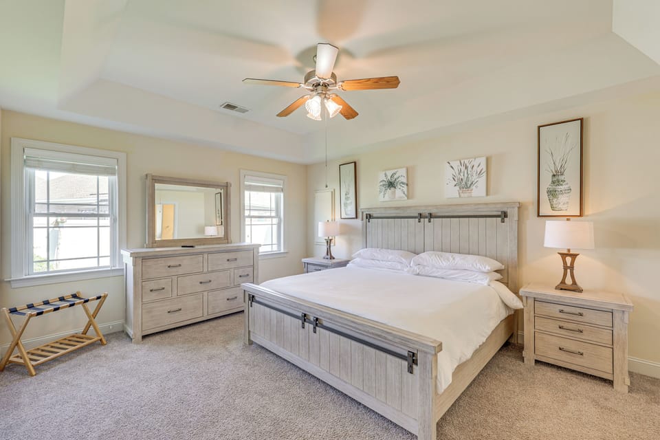 Bedroom 1 | King Bed | Smart TV