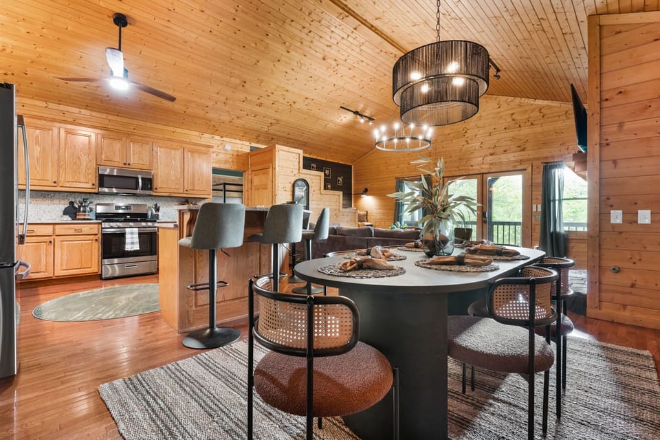 Dining space for your entire group that brings everyone together. 