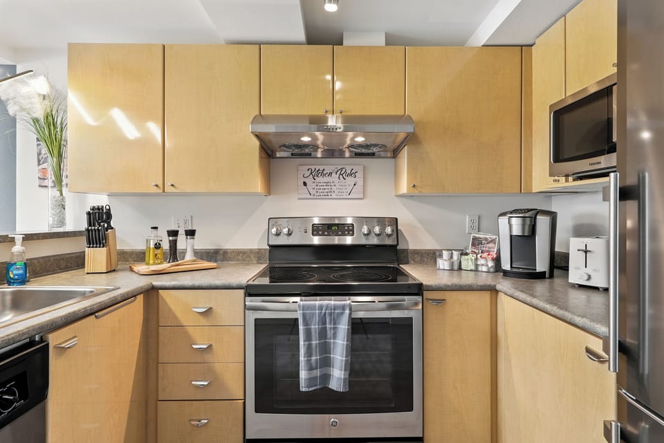 Fully equipped kitchen with appliances, coffee maker and cozy touches.