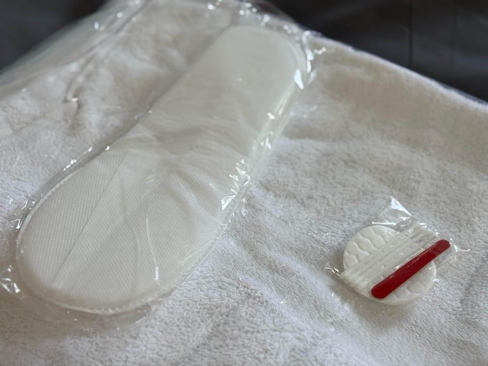 Bettwäsche neu Handtücher neu Kosmetikset neu