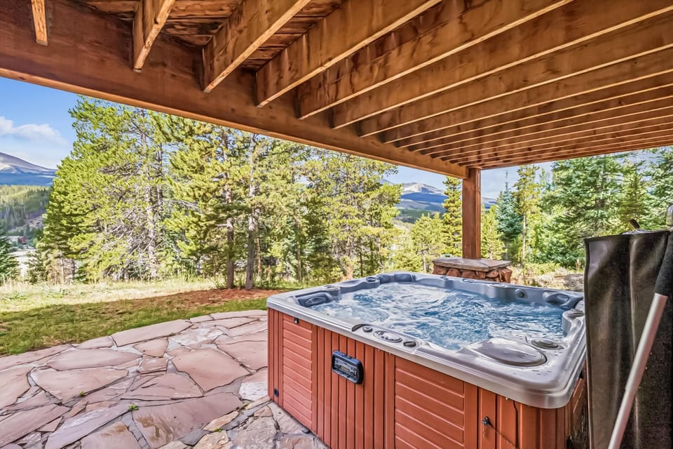 Hot Tub - Little Bear Lodge - Breckenridge Vacation Rental