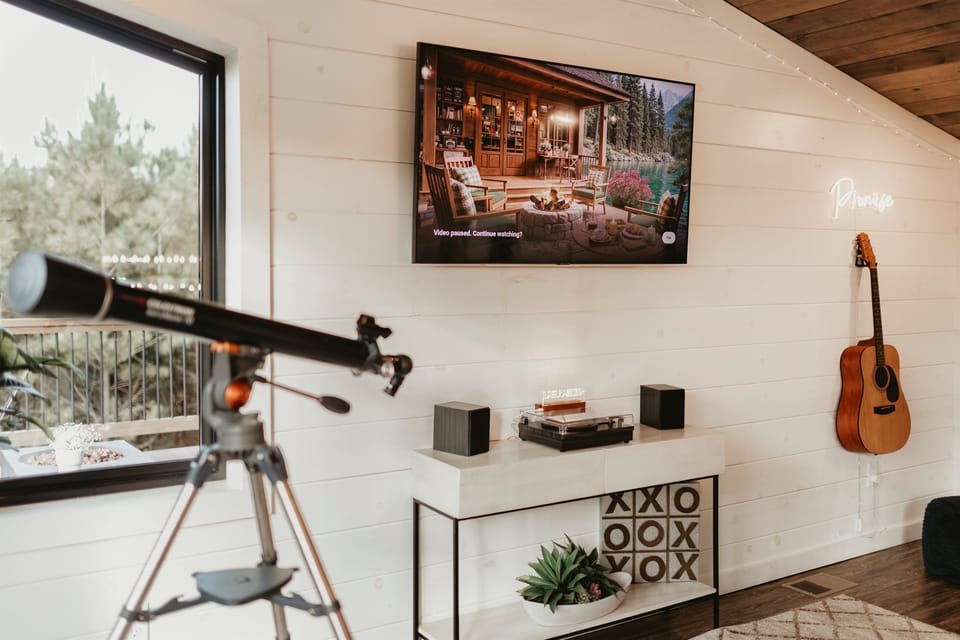 Game, music, and stargazing—this cozy corner has it all. Challenge friends with oversized tic-tac-toe, strum the guitar, or take in the stars through the telescope. A playful cabin space for all ages.