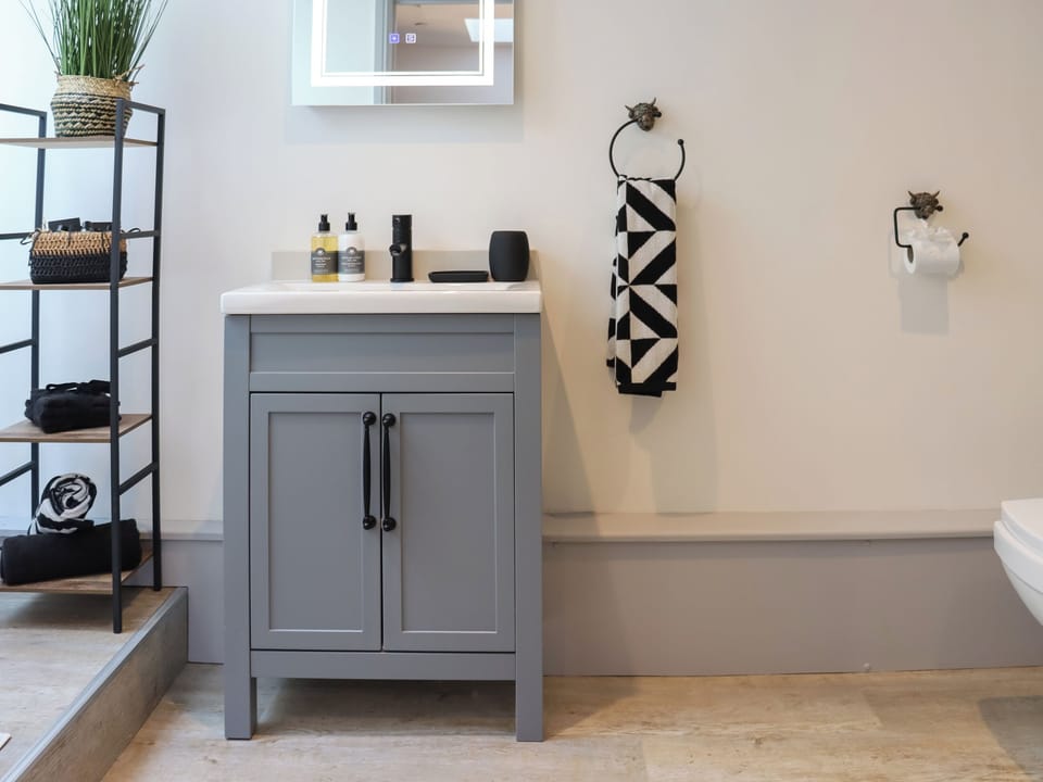Bathroom | Old Milking Parlour, Llanelli