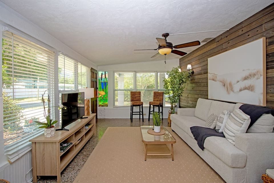 2 separate living areas to enjoy