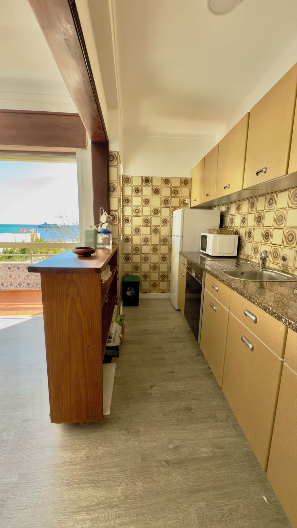 Pequeno balção - Wooden counter