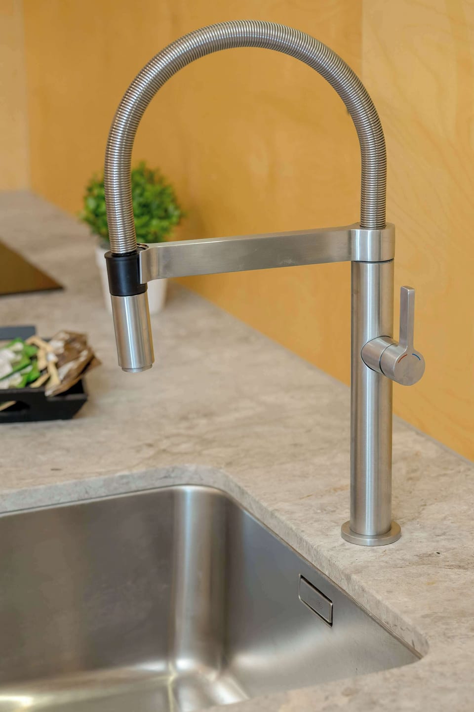 Fully equipped kitchenette. 