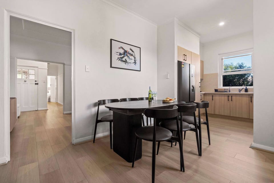 Dining & Kitchen Space
