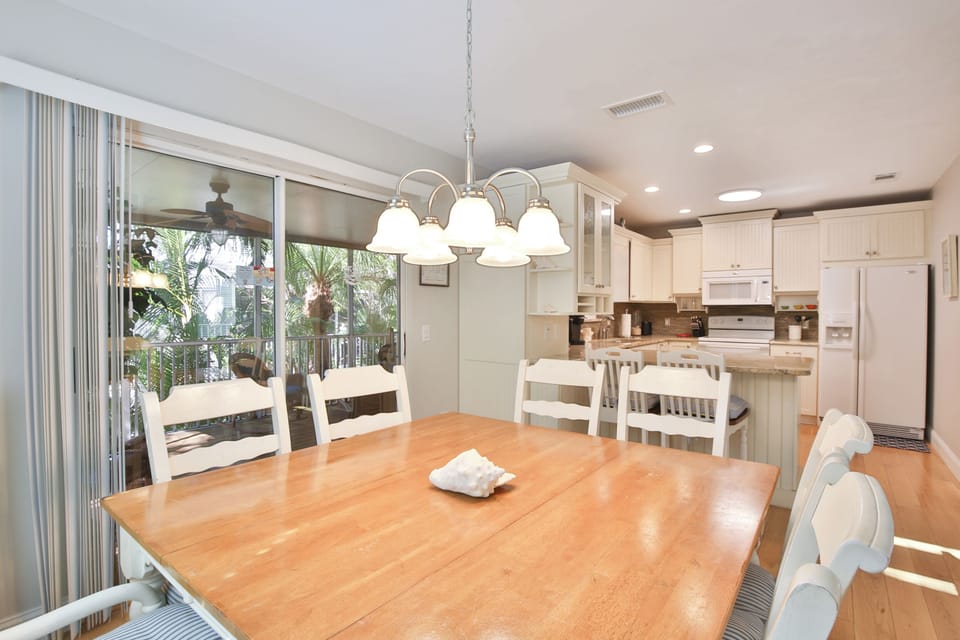 Kitchen Dining Area