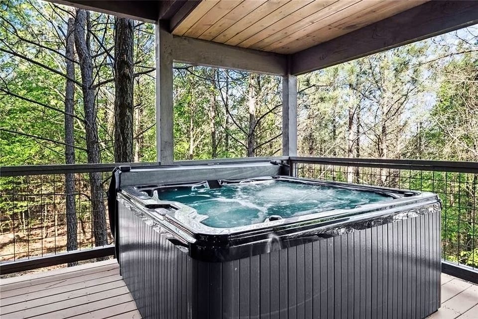 Outdoor spa tub