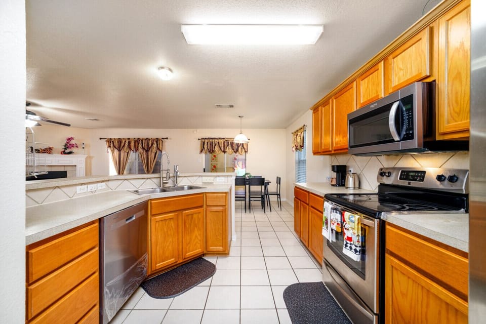 Fully Equipped Kitchen with Appliances – Perfect for Home Dining