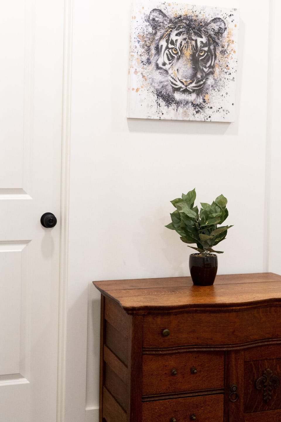 Guest Room #2 - Queen Bed