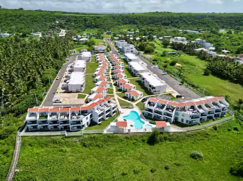 Aerial view of the complex and private beach path/access. 