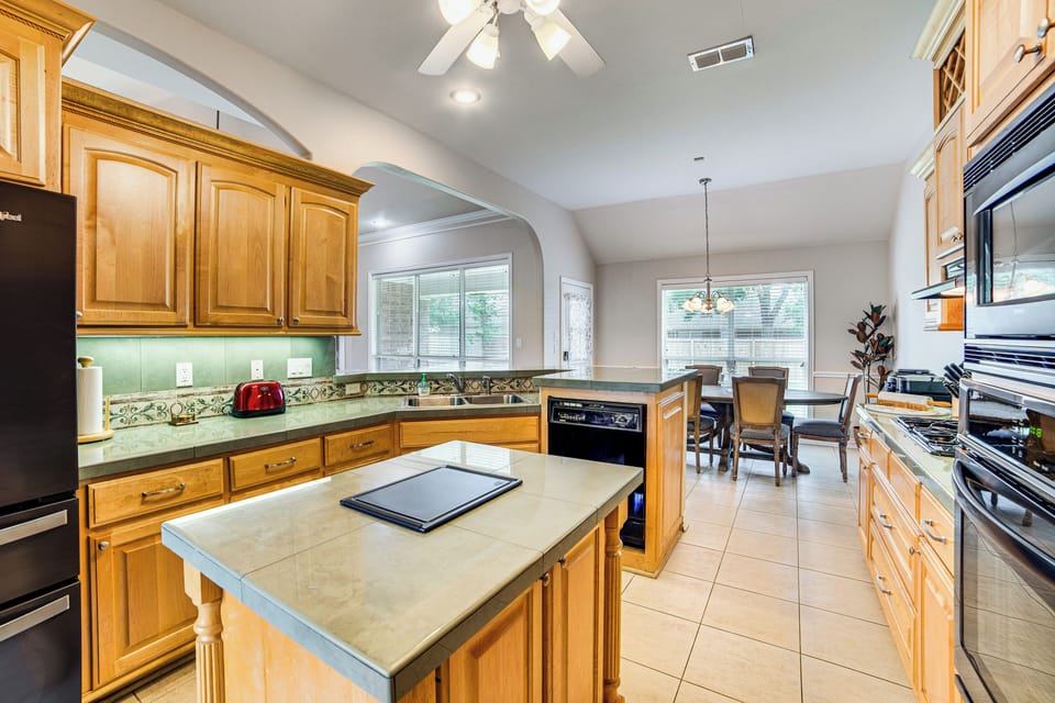 Kitchen | Keurig/Drip Coffee Maker | Toaster | Cooking Basics
