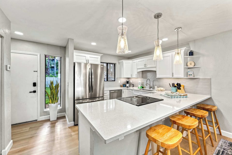 Open-Concept Living & Dining – Bright, Beachy Comfort at Dan’s Florida Condo, breakfast bar included for flexibility 