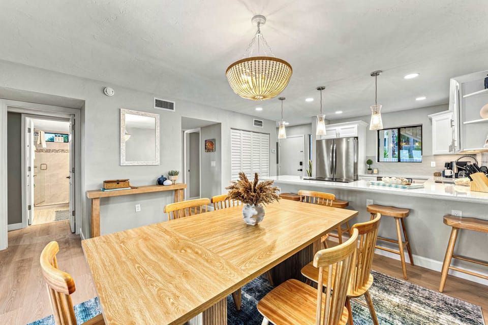 Dinning options for a large family, or plenty of room for a couple or even single traveler to purpose as a work from home area