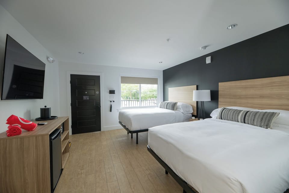 Unit with 2 Double size beds