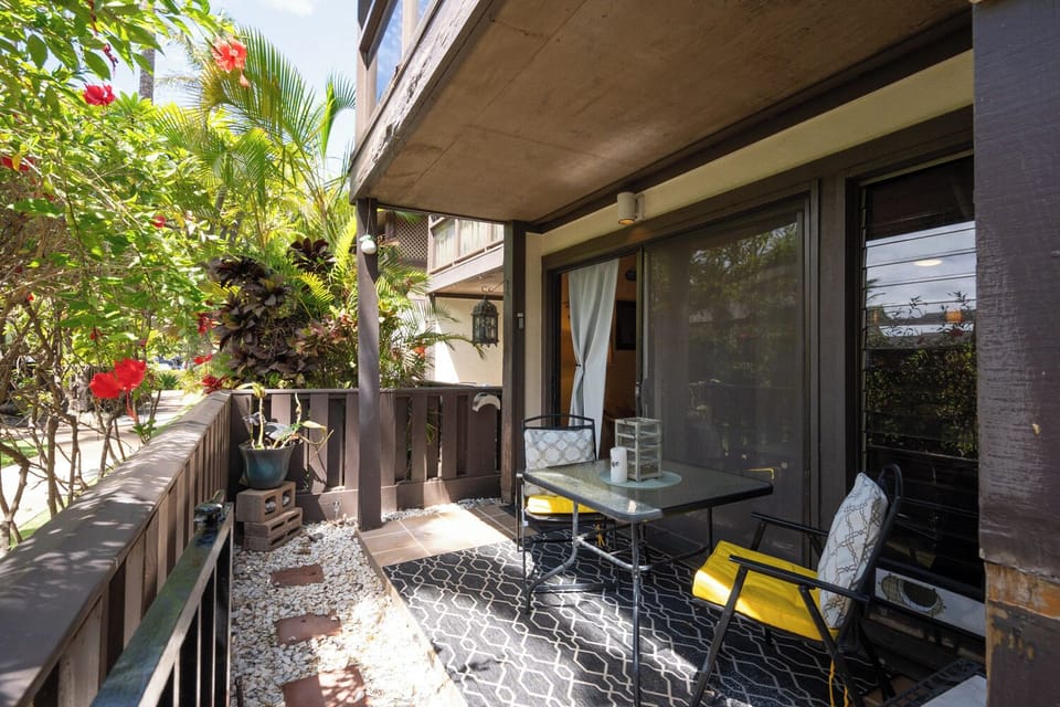 Private lanai steps to the pool