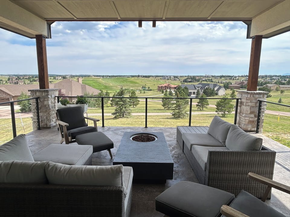 Relax with views of Pikes Peak 14nr