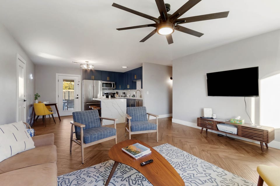 Living Room with Open Layout, Modern Furnishings
