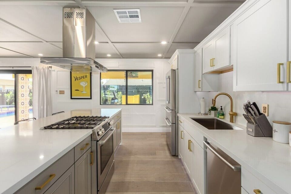 Fully Equipped, Modern Kitchen with Stainless Steel appliances