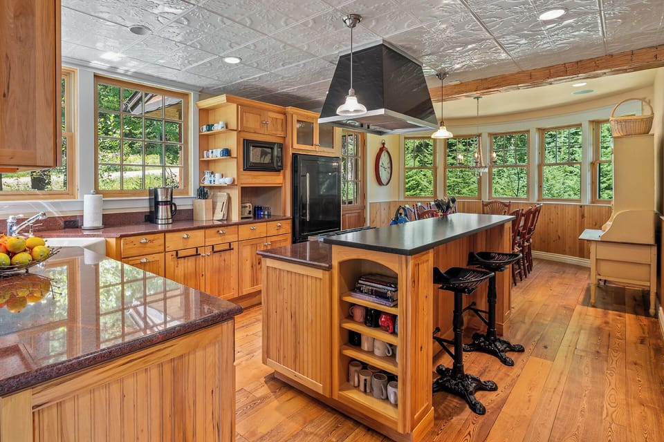 Spacious kitchen with all the amenities