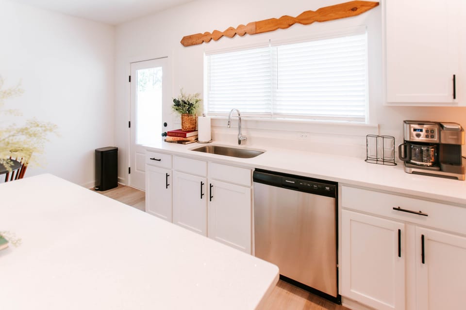 From breakfast to dinner, this space has everything you need to feel at home (and caffeinated).