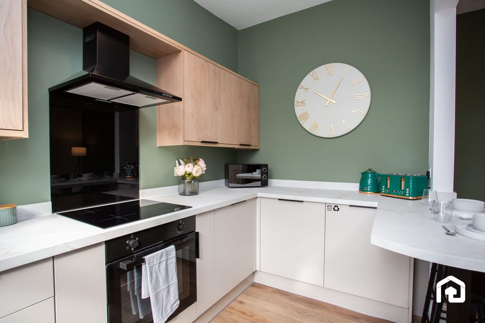 Fully equipped kitchen featuring sleek cabinetry, a cooktop, and all essentials for a comfortable stay