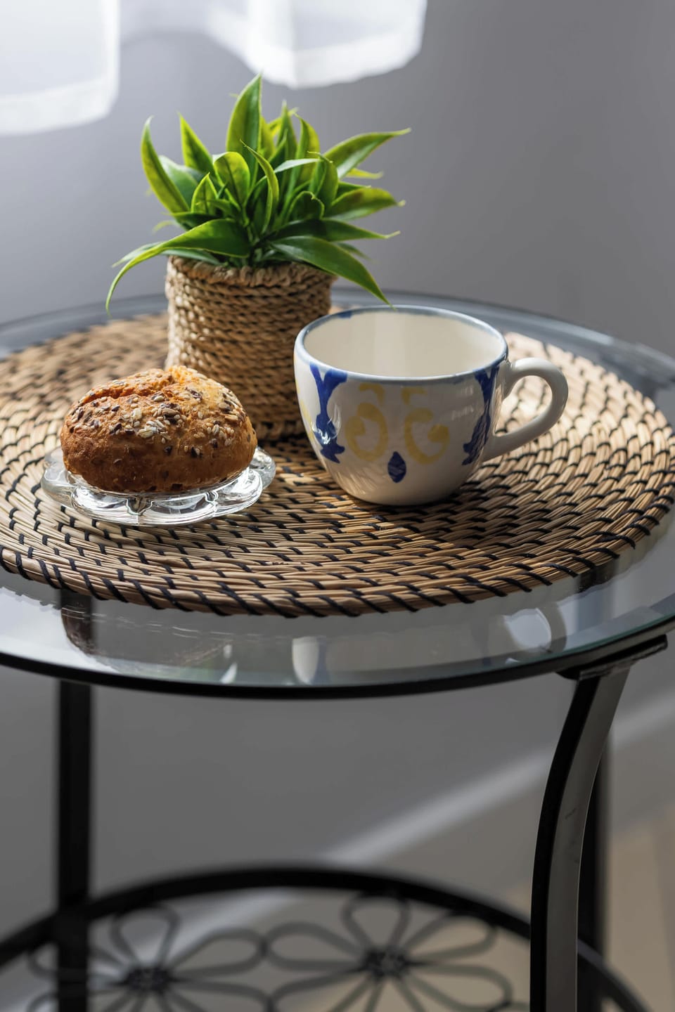 A detail of a cup and a plant on the table highlights the homely feel of the space and invites relaxation.