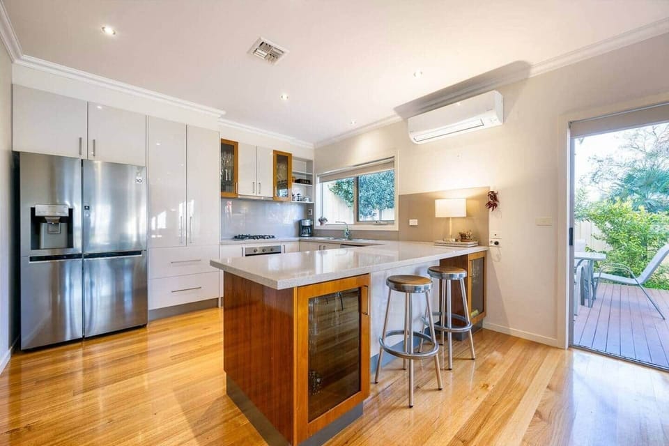 Full kitchen
