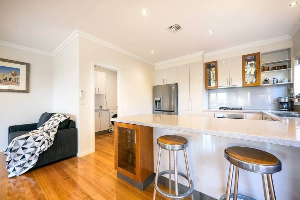 Full kitchen