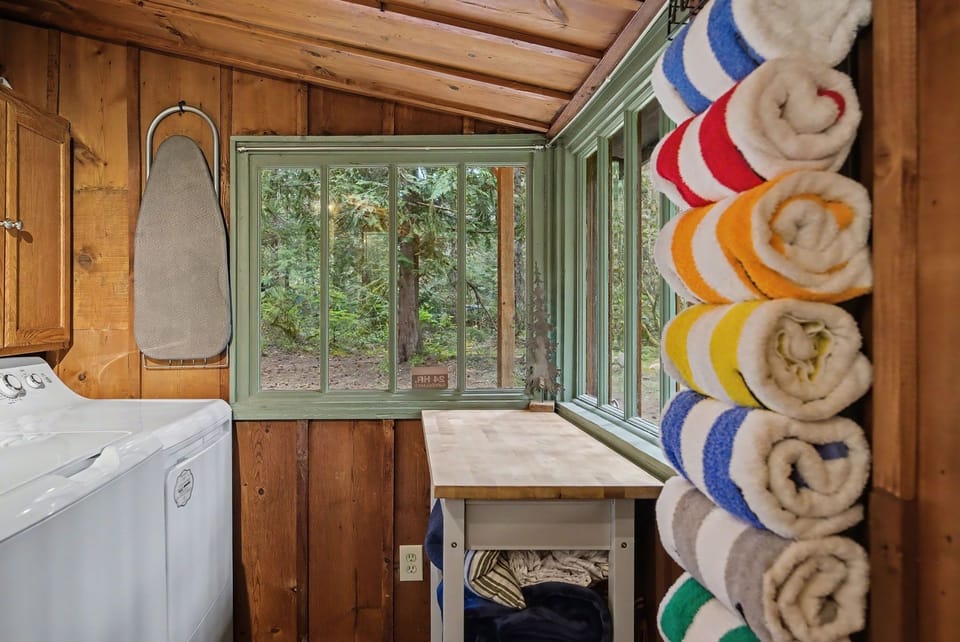 Laundry in-cabin, plus hot tub towels provided — pack light.