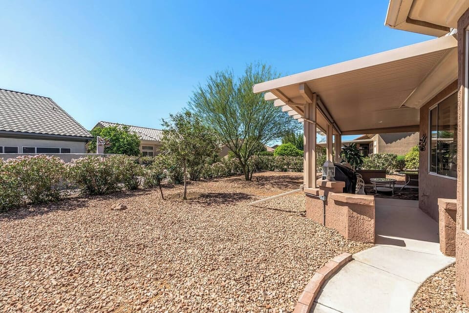 Backyard/patio w/grill