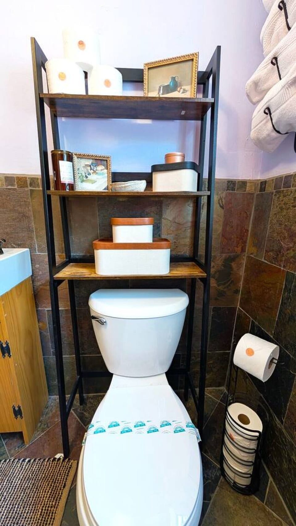 Clean & Comfortable Full Bathroom