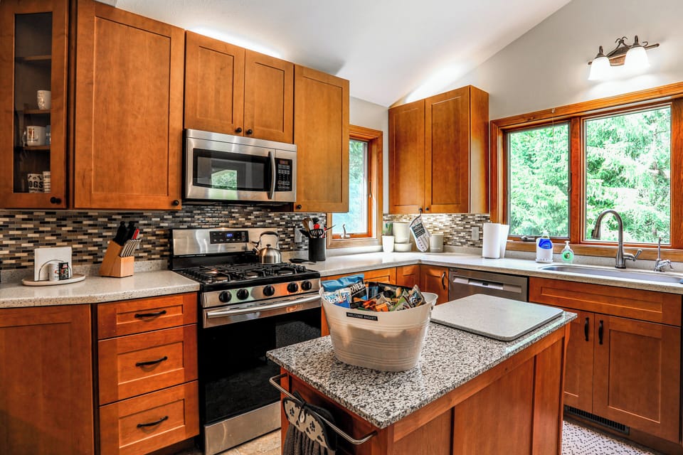 Kitchen | 1st Floor | Keurig Coffee Maker | Cooking Basics