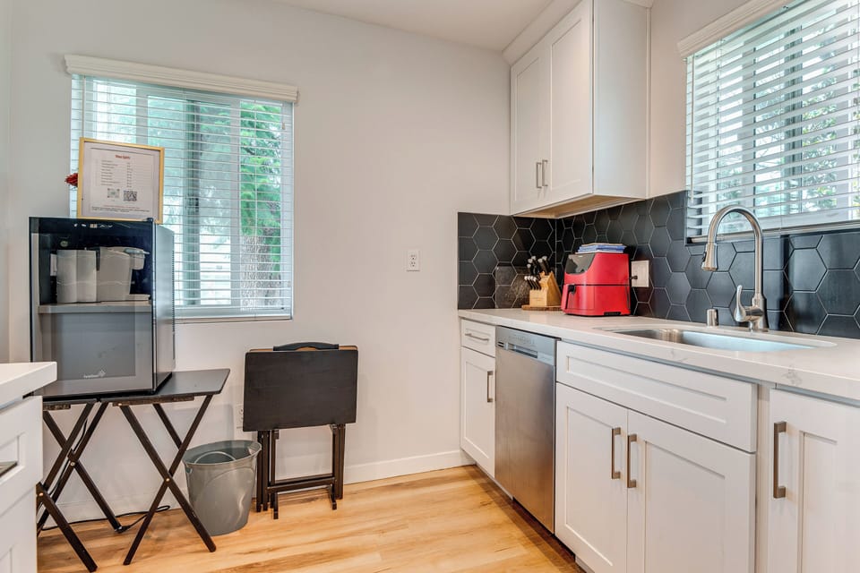 Kitchen | Keurig & Drip Coffee Makers | Dishwasher | Cooking Basics