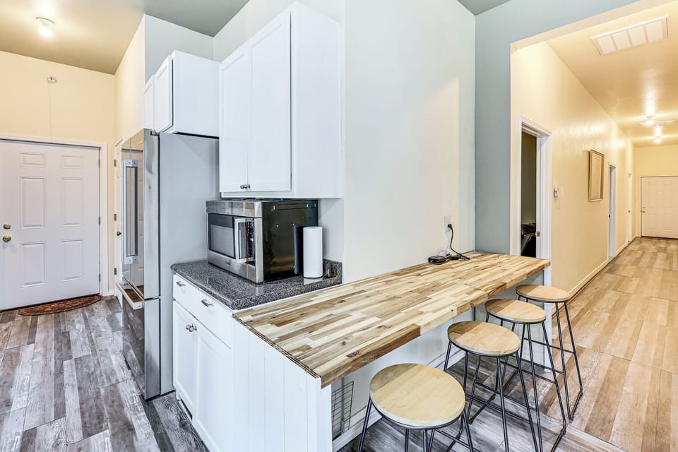 Breakfast Bar | 1st Floor | Dishware/Flatware