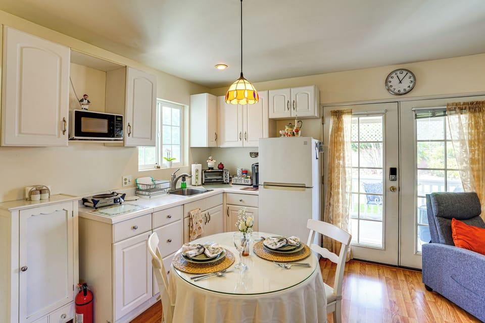 Dining Area | Dishware/Flatware