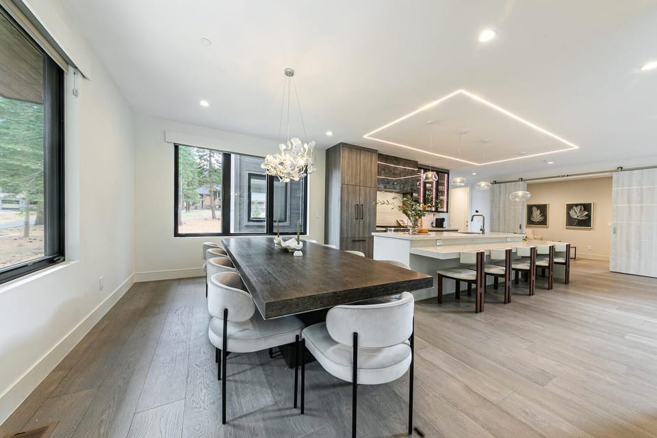 Dining Table/Kitchen