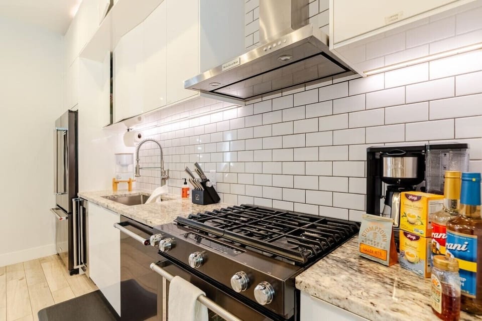 Fully equipped kitchen with modern appliances and plenty of space to prepare meals for the whole group.