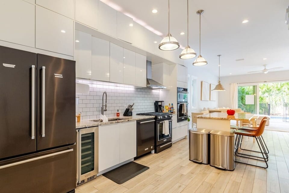 Fully equipped kitchen with modern appliances and plenty of space to prepare meals for the whole group.