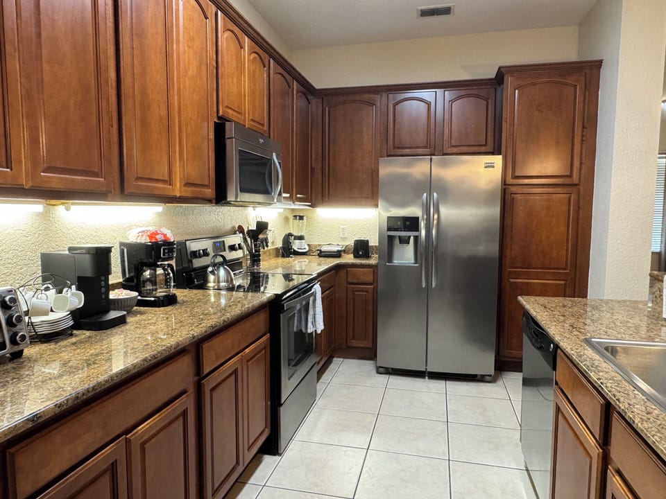Full kitchen