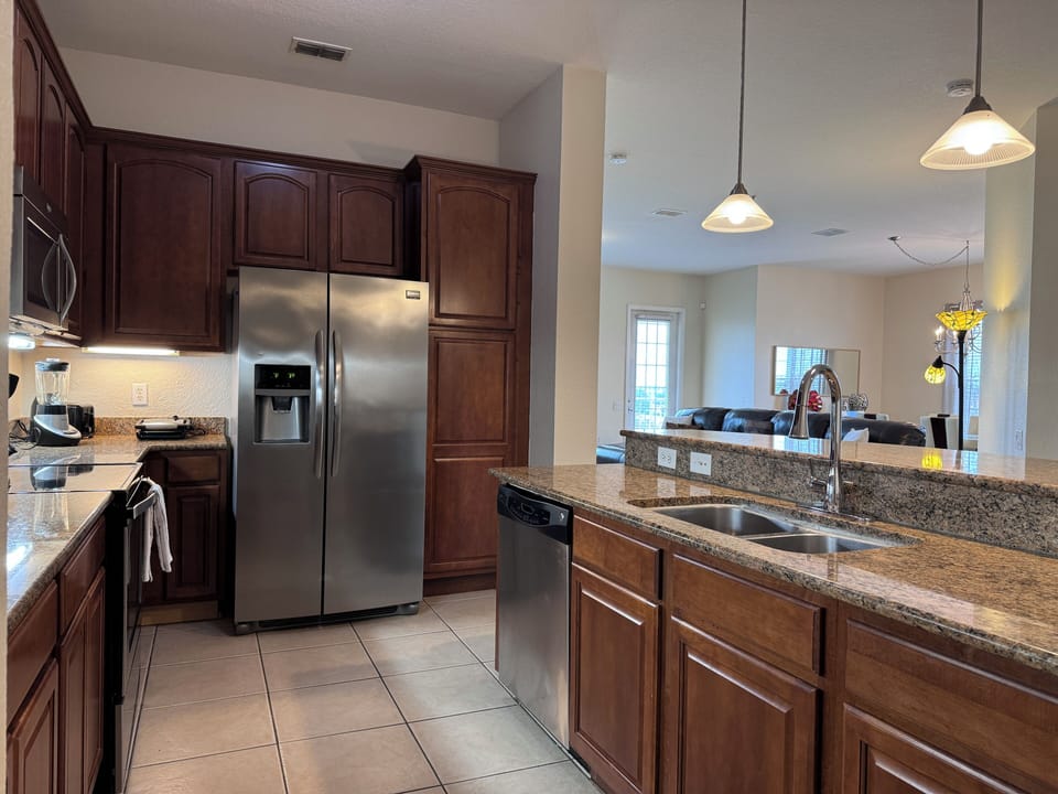 Full kitchen