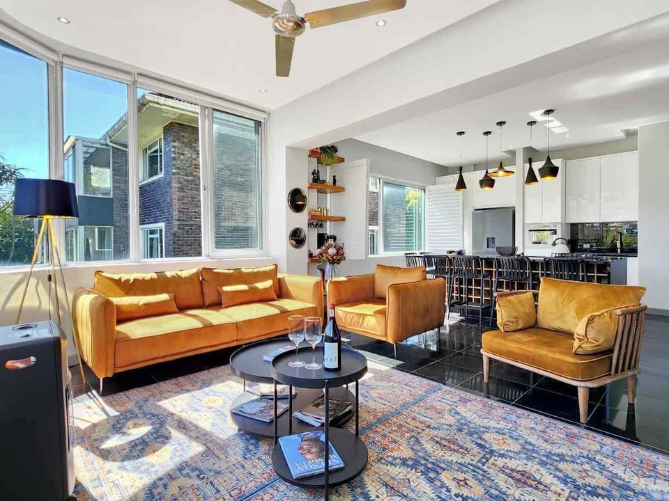 Modern 2BR Apartment in Oranjezicht, Cape Town (31352)