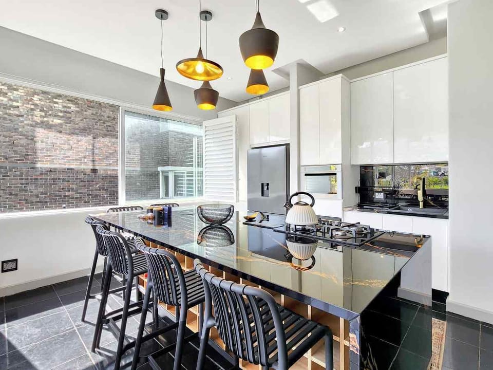 Modern 2BR Apartment in Oranjezicht, Cape Town (31361)