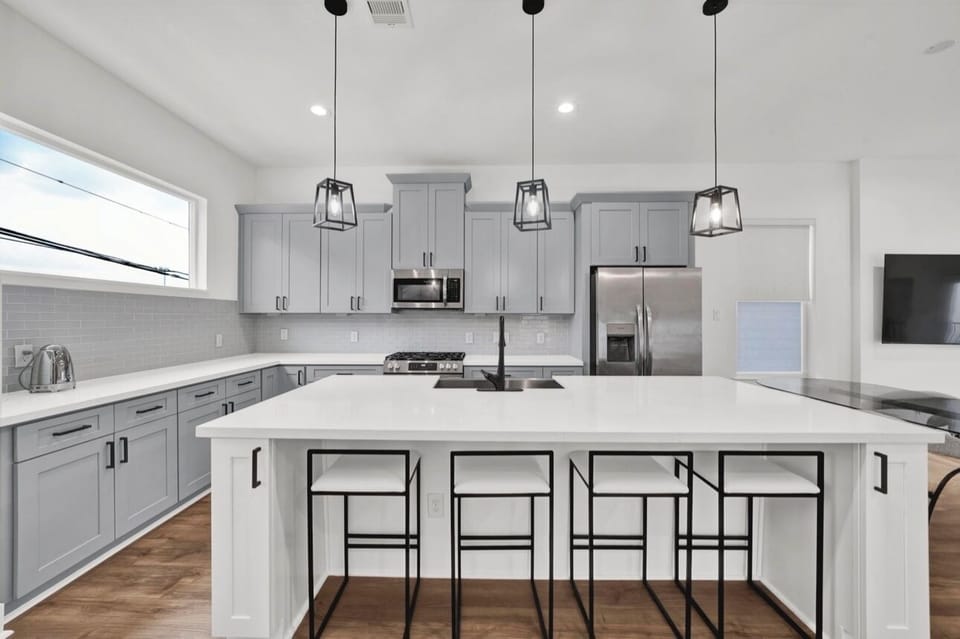 Full kitchen