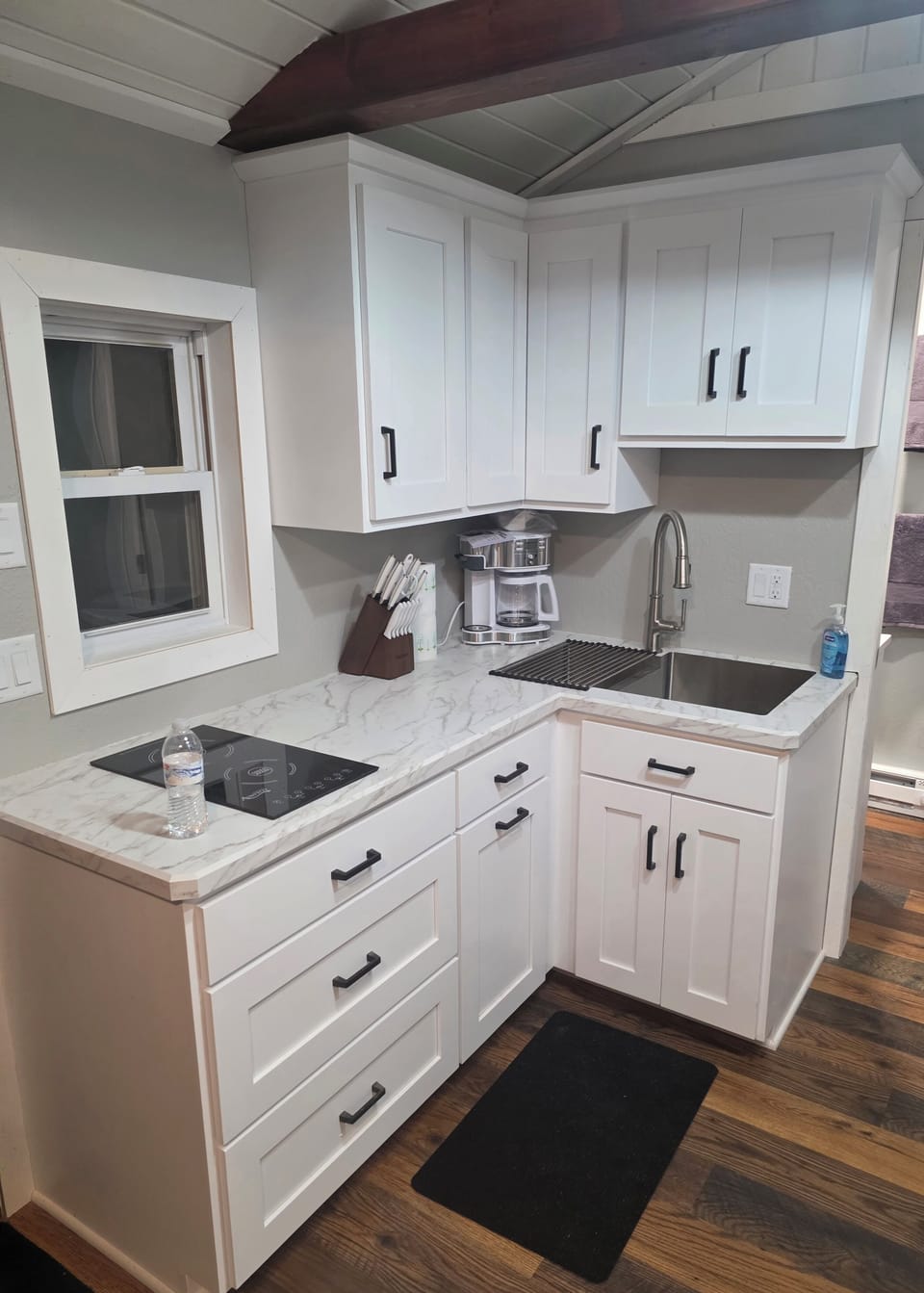 Fully Furnished Custom Kitchen
