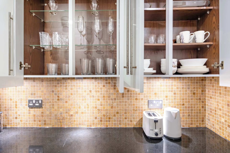 Modern kitchen w/ glossy finishes & clean layout